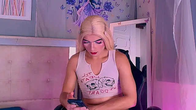 Snapshot of Emily_Castillo_1 chatting on May 14, 2026, 4:53 am Emily Castillo 1 online show from May 14, 2026, 4:53 am