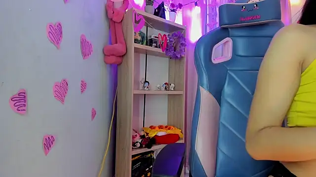 Olivia pretty  online show from March 21, 2025, 12:17 pm