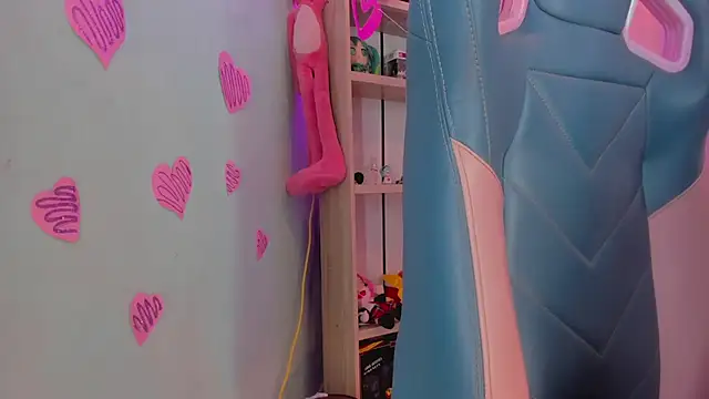 Olivia pretty  online show from March 13, 2025, 6:34 pm