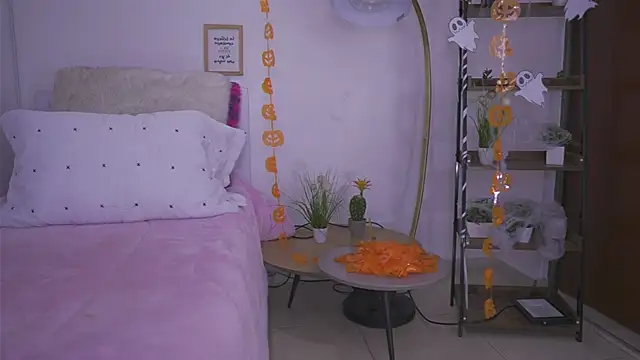 Snapshot of tommy_blue chatting on October 22, 2025, 12:59 pm tommy blue online show from October 22, 2025, 12:59 pm