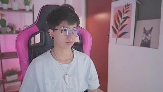 Snapshot of tommy_blue chatting on January 14, 2026, 11:52 pm tommy blue online show from January 14, 2026, 11:52 pm