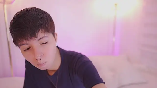 Snapshot of tommy_blue chatting on February 4, 2026, 7:09 pm tommy blue online show from February 4, 2026, 7:09 pm