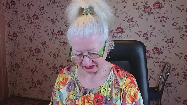 Maya Mayflower online show from November 4, 2025, 4:05 am