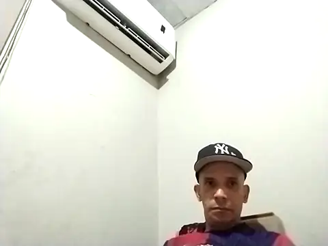 Snapshot of karlossan24 chatting on February 27, 2026, 12:16 pm karlossan24 online show from February 27, 2026, 12:16 pm