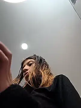 KratosAfroditacs online show from April 8, 2026, 10:55 pm