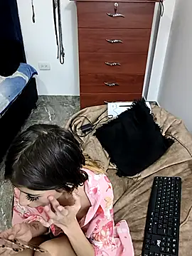 KratosAfroditacs online show from April 6, 2026, 4:46 am