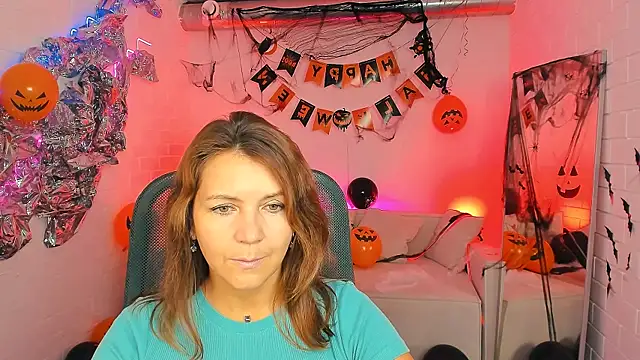 NicoleHitman online show from October 29, 2025, 5:39 am