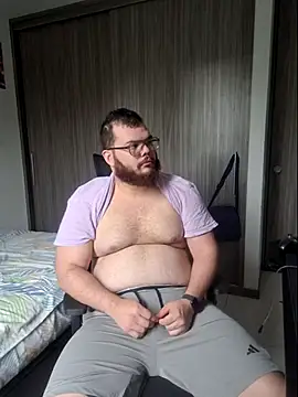 Snapshot of Edmund98 chatting on February 24, 2026, 1:56 pm Edmund98 online show from February 24, 2026, 1:56 pm