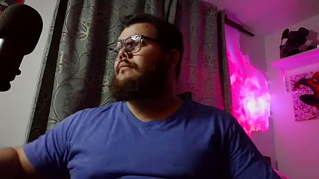 Snapshot of Edmund98 chatting on December 19, 2025, 1:31 am Edmund98 online show from December 19, 2025, 1:31 am