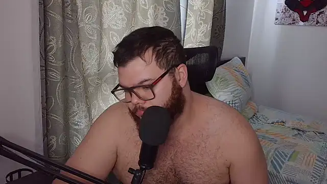 Snapshot of Edmund98 chatting on December 2, 2025, 5:36 pm Edmund98 online show from December 2, 2025, 5:36 pm