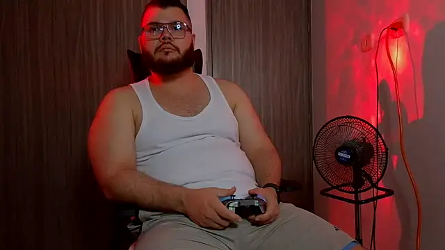 Snapshot of Edmund98 chatting on February 28, 2026, 4:12 am Edmund98 online show from February 28, 2026, 4:12 am