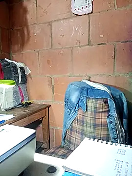 isis milove online show from March 11, 2026, 11:15 am