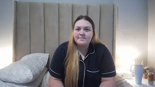 Snapshot of Neytjie chatting on May 23, 2026, 1:43 pm Neytjie online show from May 23, 2026, 1:43 pm