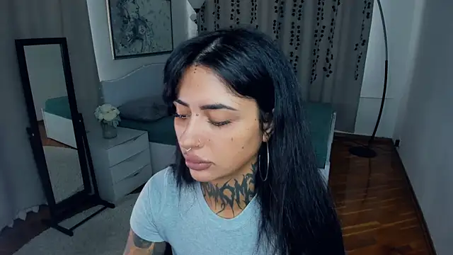 CharimgSabrina online show from September 29, 2025, 7:04 am