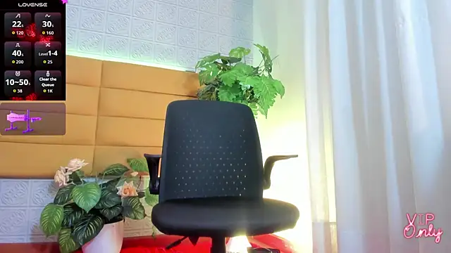 Snapshot of LeilaHiuston chatting on February 17, 2026, 8:17 pm LeilaHiuston online show from February 17, 2026, 8:17 pm