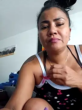 Ariana Rodriguez online show from November 10, 2025, 2:33 pm