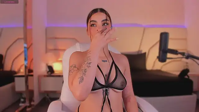 Snapshot of Violeta-Marquez chatting on November 13, 2025, 11:36 am Violeta-Marquez online show from November 13, 2025, 11:36 am