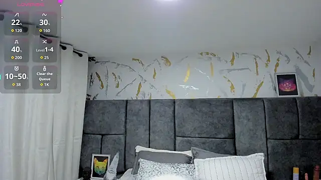 Cristal Velle online show from November 28, 2025, 12:38 pm