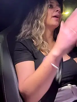 Isabella Varella online show from November 8, 2025, 1:53 am