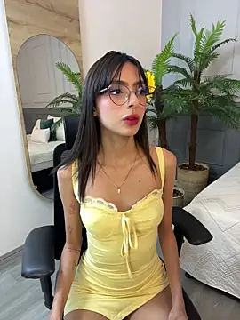 ZaraLuuv online show from December 4, 2025, 4:06 pm