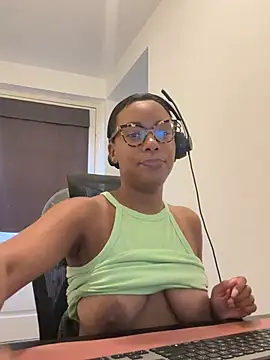 Snapshot of Melia_Rayne chatting on July 10, 2026, 10:15 am Melia Rayne online show from July 10, 2026, 10:15 am
