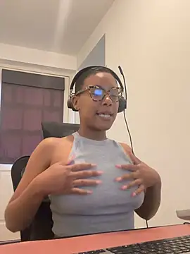 Snapshot of Melia_Rayne chatting on June 4, 2026, 9:58 am Melia Rayne online show from June 4, 2026, 9:58 am