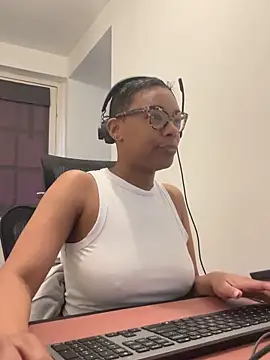 Snapshot of Melia_Rayne chatting on April 9, 2026, 9:15 am Melia Rayne online show from April 9, 2026, 9:15 am