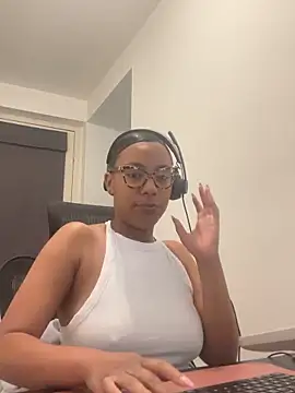 Snapshot of Melia_Rayne chatting on May 7, 2026, 9:45 am Melia Rayne online show from May 7, 2026, 9:45 am