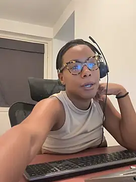 Snapshot of Melia_Rayne chatting on July 14, 2026, 10:21 am Melia Rayne online show from July 14, 2026, 10:21 am
