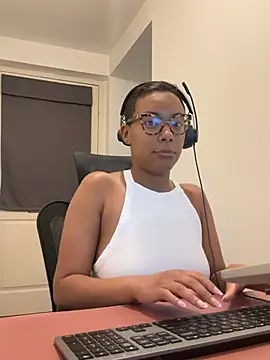 Snapshot of Melia_Rayne chatting on June 11, 2026, 9:39 am Melia Rayne online show from June 11, 2026, 9:39 am