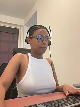 Snapshot of Melia_Rayne chatting on May 26, 2026, 9:40 am Melia Rayne online show from May 26, 2026, 9:40 am