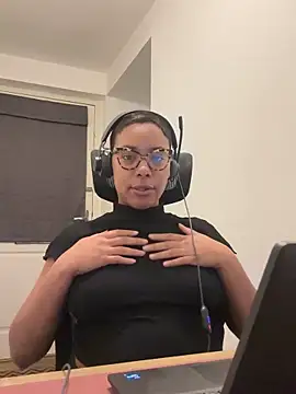 Melia Rayne online show from December 15, 2025, 11:49 am