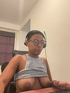 Snapshot of Melia_Rayne chatting on June 29, 2026, 9:49 am Melia Rayne online show from June 29, 2026, 9:49 am