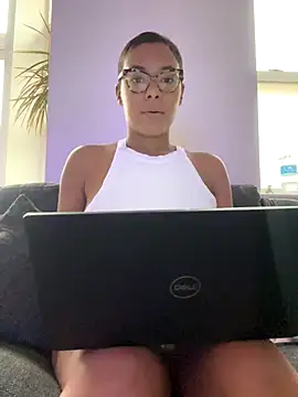 Melia Rayne online show from October 8, 2025, 10:50 am