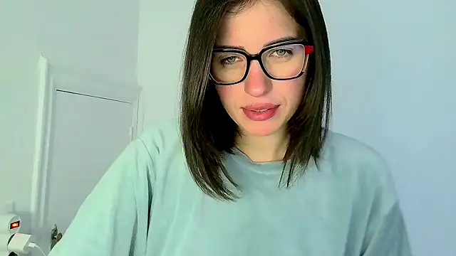 Snapshot of neferutt chatting on November 7, 2025, 10:09 am neferutt online show from November 7, 2025, 10:09 am