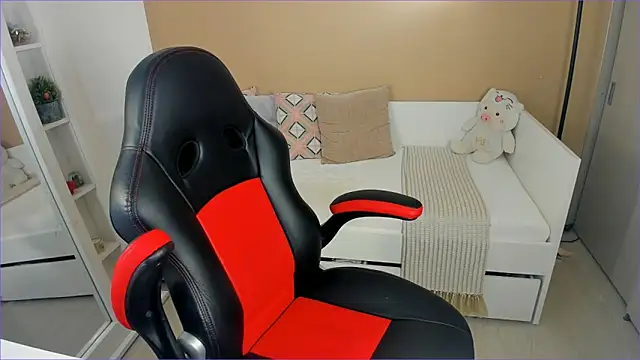 Snapshot of ValentinaMilann chatting on November 2, 2025, 9:09 pm ValentinaMilann online show from November 2, 2025, 9:09 pm