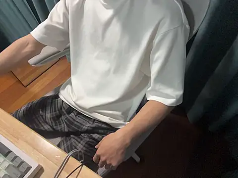 Snapshot of Gmoersaier chatting on December 2, 2025, 2:41 pm Gmoersaier online show from December 2, 2025, 2:41 pm