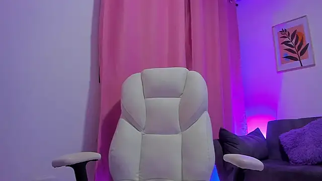 Snapshot of gaaby_foxx chatting on December 5, 2025, 1:43 pm gaaby foxx online show from December 5, 2025, 1:43 pm