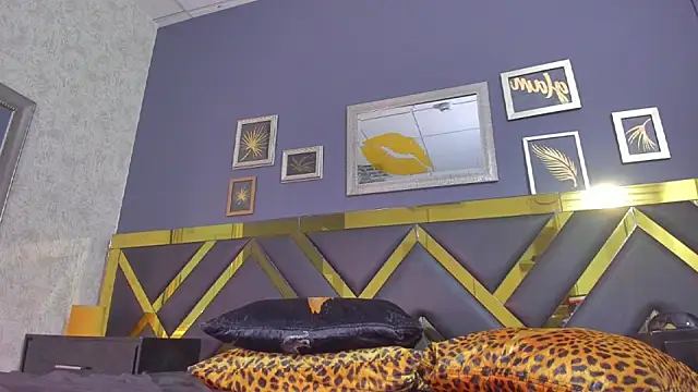 glamandfoxxy online show from March 14, 2025, 10:05 pm