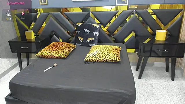 glamandfoxxy online show from March 7, 2025, 7:16 pm