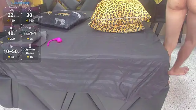 glamandfoxxy online show from March 22, 2025, 12:14 pm