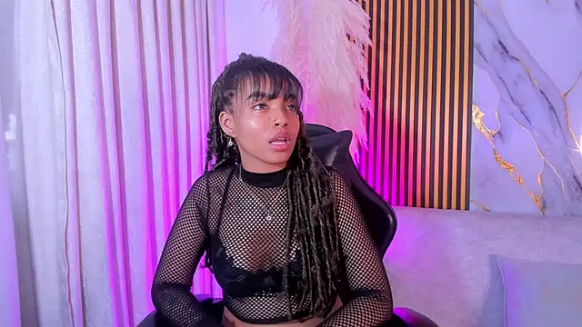 SarahLynn7 online show from October 8, 2025, 8:20 pm