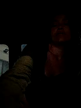 Snapshot of sarayulith chatting on April 15, 2026, 1:11 am sarayulith online show from April 15, 2026, 1:11 am