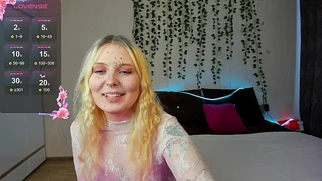 Snapshot of Moon___Love chatting on March 9, 2025, 8:51 am Moon Love online show from March 9, 2025, 8:51 am