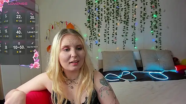 Snapshot of Moon___Love chatting on March 19, 2025, 11:39 am Moon Love online show from March 19, 2025, 11:39 am