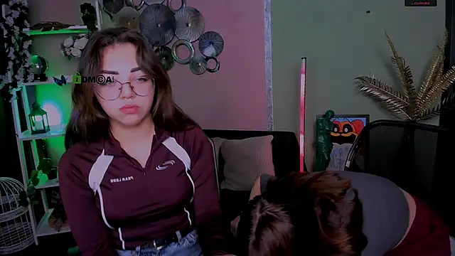 kiki swan online show from December 18, 2025, 6:51 am