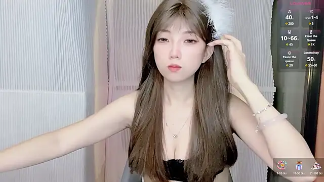 Snapshot of Evelyn-168 chatting on November 12, 2025, 12:42 pm Evelyn-168 online show from November 12, 2025, 12:42 pm