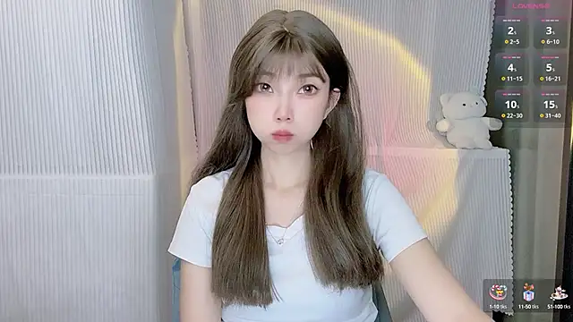 Snapshot of Evelyn-168 chatting on October 7, 2025, 2:40 pm Evelyn-168 online show from October 7, 2025, 2:40 pm