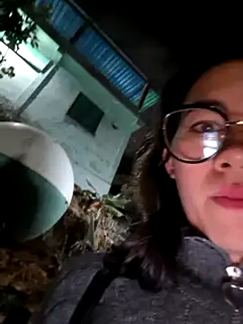 Snapshot of EmmAndRouse chatting on March 13, 2025, 1:10 am EmmAndRouse online show from March 13, 2025, 1:10 am