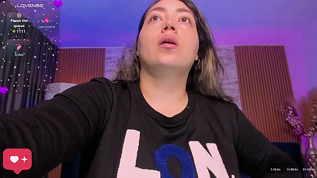 Snapshot of heidy_johns chatting on November 15, 2025, 3:21 am heidy johns online show from November 15, 2025, 3:21 am